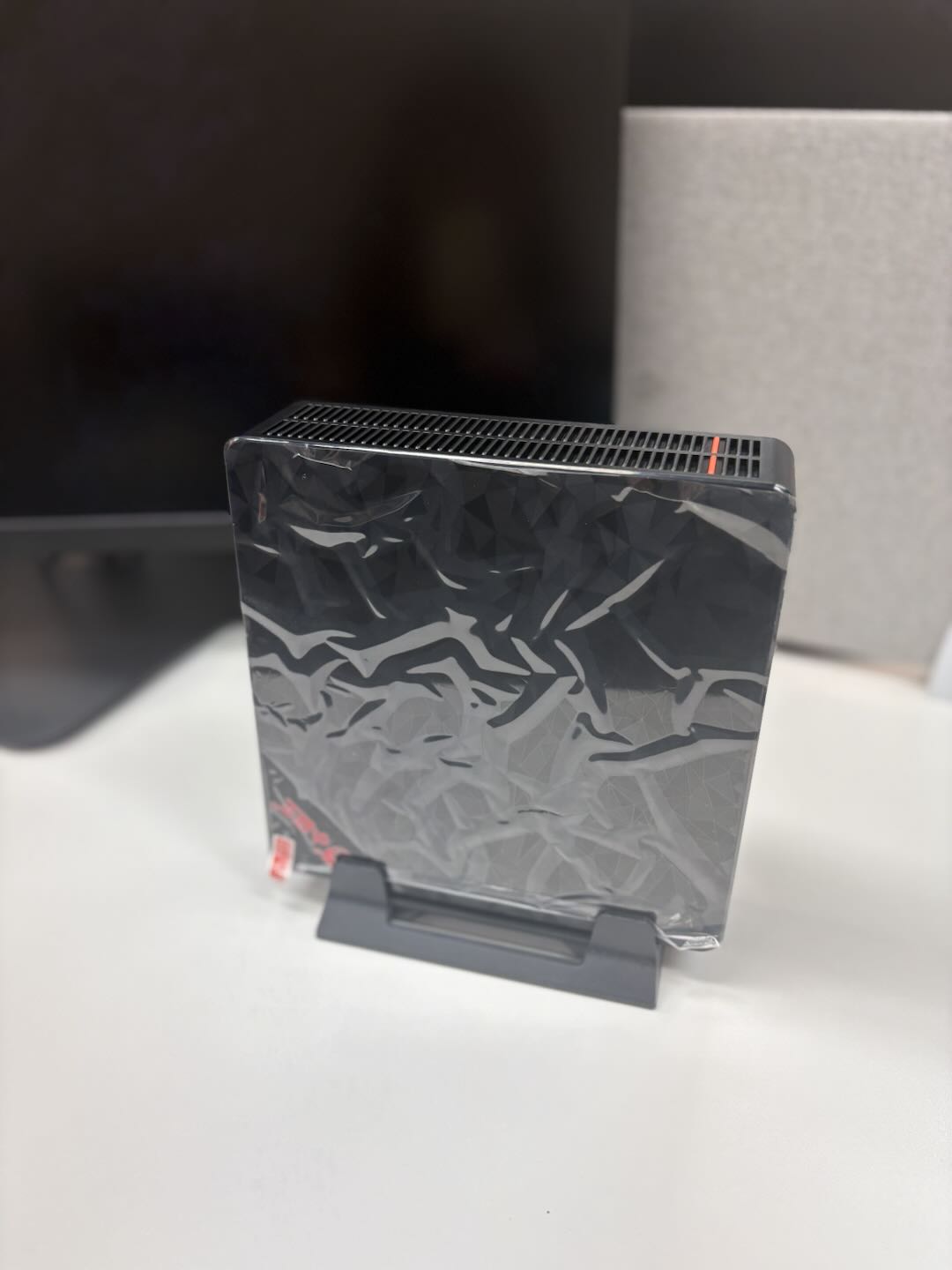 KAI Mini 在 eBay 上以 500 美元出售